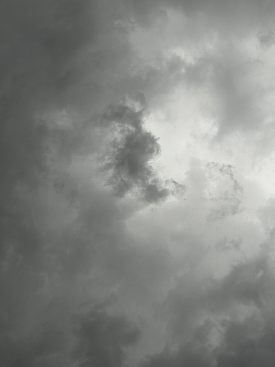 Aithegirl2's tweet photo. #Clouds #dragons 
The dragons were out again. https://t.co/tAxKrr0Kkc