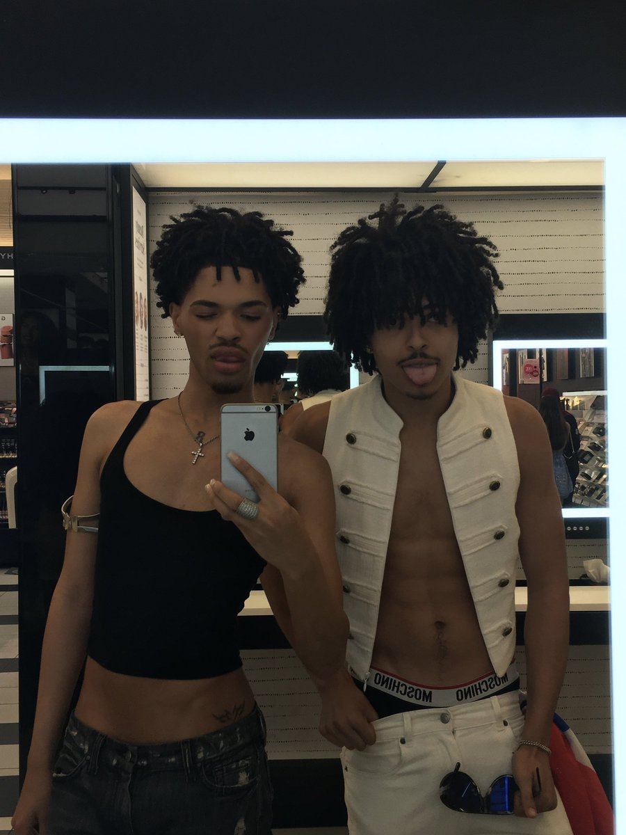 selinakyleshit's tweet photo. 👯🏽 https://t.co/kOfp9Uv5Wu