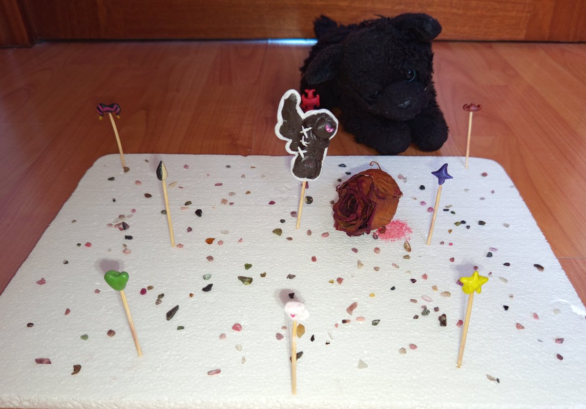 afternoon_mare's tweet photo. Happy 1st Anniversary to this beautiful visual novel, #thefreakcircus #TFC ! 🎊
I made a tiny maquette with clay and paint with some decoration anddd my childhood plush that reminded me of Neko. ^^' https://t.co/R4AAAk1nhM