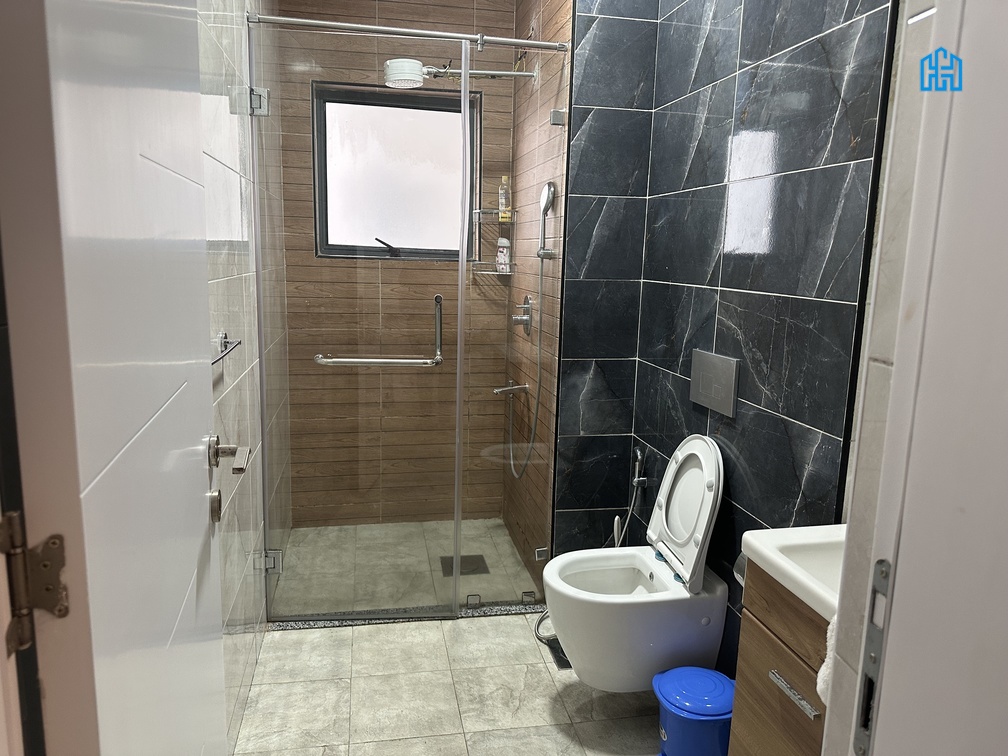 Homescomltd's tweet photo. Looking a staycation in Nairobi? this amazing 2 bedroom offers you a relaxing beautiful space out of the noise of the city.
prices: per day Ksh8,000
               per month Ksh 225,000 https://t.co/stLNO7woLc