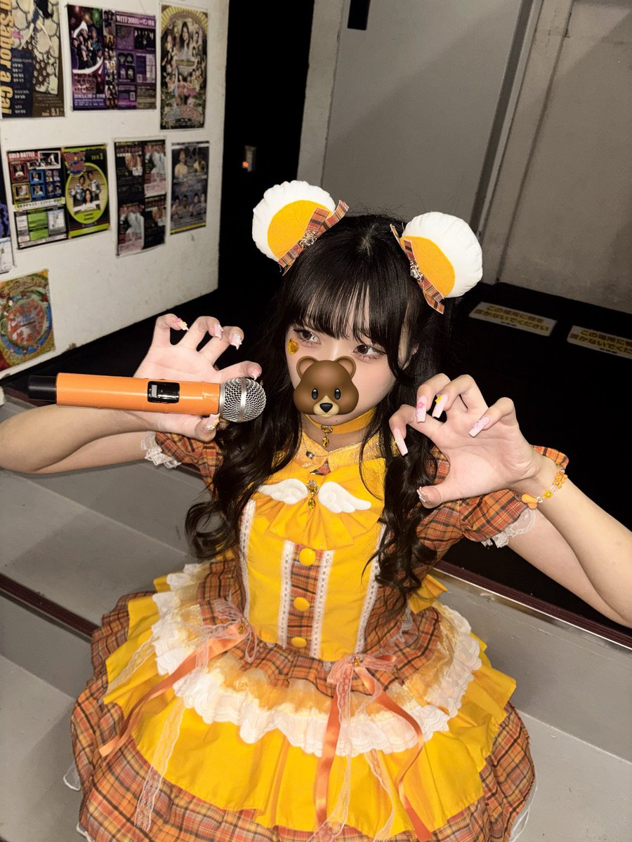 ONU_s2_'s tweet photo. コスじゃないけど、昨日アイドルまねっこした🧡
衣装作ってもらってほんとにかわいい"(∩>ω<∩)"
クマ耳だけ自分で作ったよ‼️
iLifeの小熊まむちゃん役でした🐻‍ https://t.co/ECni0lAAcN