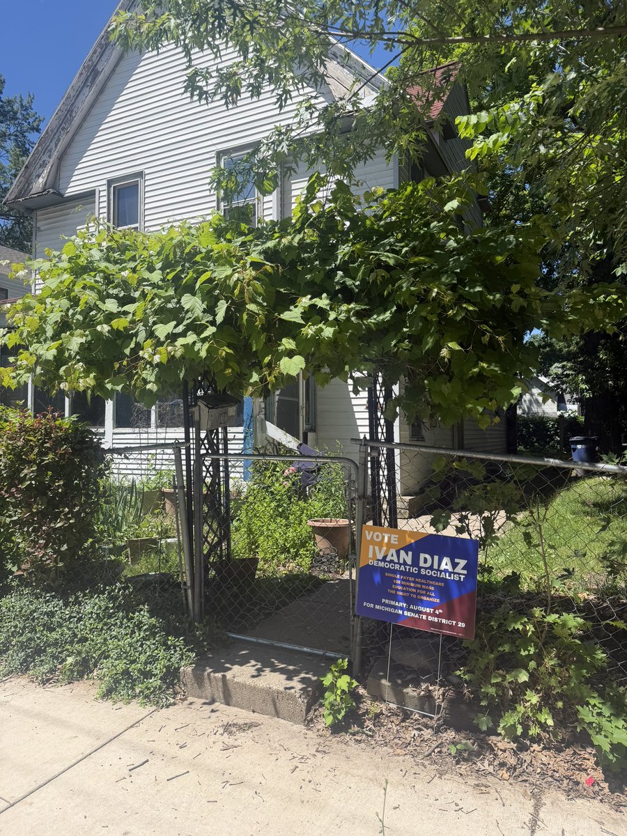 DiazForMichigan's tweet photo. The southside is Team Ivan!

Friends, our campaign yard signs have started popping up all over the district!

People are ready to take back their government from Grand Rapids to Wyoming, to Kentwood, East Grand Rapids &amp; Grandville!

Reserve yours below!

https://t.co/Uke06mLKLg https://t.co/WTVWAAOAcT