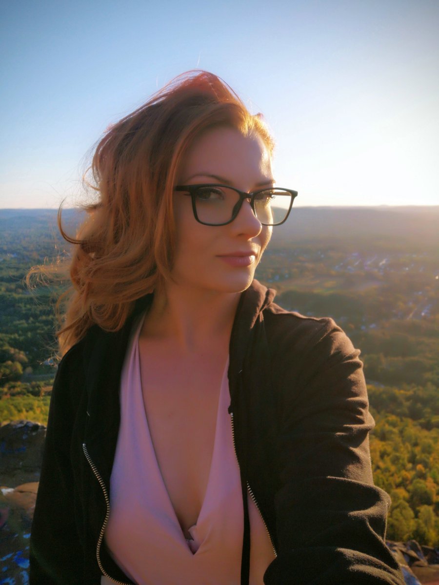 Foxettstudios's tweet photo. I've spent the last three years very ill since moving to the US, and it's looking very hopeful that I'll get to move back to Europe next year. Until then, I'm going to keep taking walks and hikes on my good days… chasing beautiful views and sunsets that remind me there's https://t.co/Dryc6C9bmo