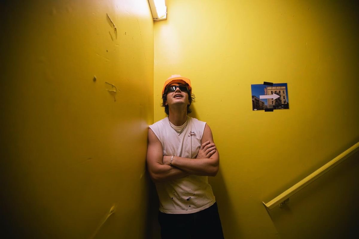 CINEKEERY's tweet photo. joe keery in a tank top &amp; chain 🚬🚬🚬 my favorite genre https://t.co/FXMyGMM83d