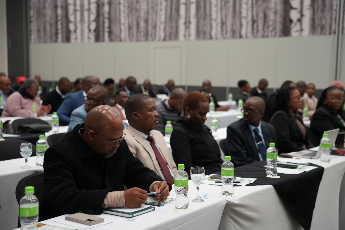 FAOBotswana's tweet photo. “By improving #fodder availability and promoting sustainable feed systems, Botswana is investing in a future where livestock production becomes more #productive, #climate_resilient, #environmentally_sustainable and #economically_inclusive”, said @CMucavi https://t.co/o3OjhrQqHl