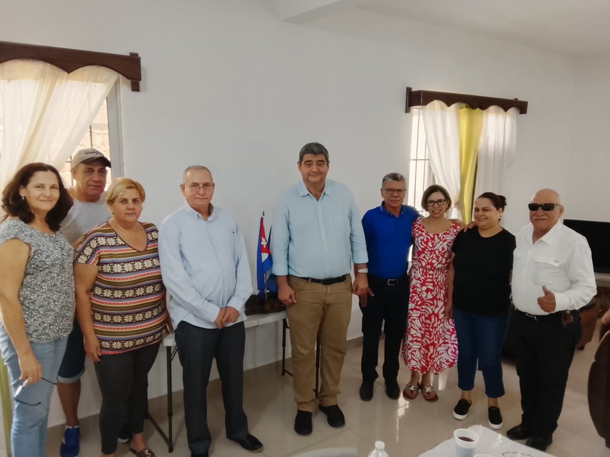 EmbaCubaHN's tweet photo. 🇨🇺| Fortaleciendo lazos con la Patria de manera conjunta. 

Cubanos residentes en #Honduras 🇭🇳 dialogan con nuestro Consulado sobre la actualidad de #Cuba, el rechazo a la injerencia extranjera y los nuevos servicios de la plataforma "Bienestar". 

Leer 👉https://t.co/ytRIy4MU7h https://t.co/HVSMZqdfGt