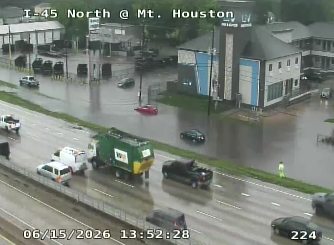 TxDOTHouston's tweet photo. Some areas impacted by heavy rain with more still to come. TxDOT crews are checking areas of concern including removing debris and making sure drainage pumps are working properly. Pls do your part and do not drive into high water. #DriveLikeATexan https://t.co/fJQRDsifoK