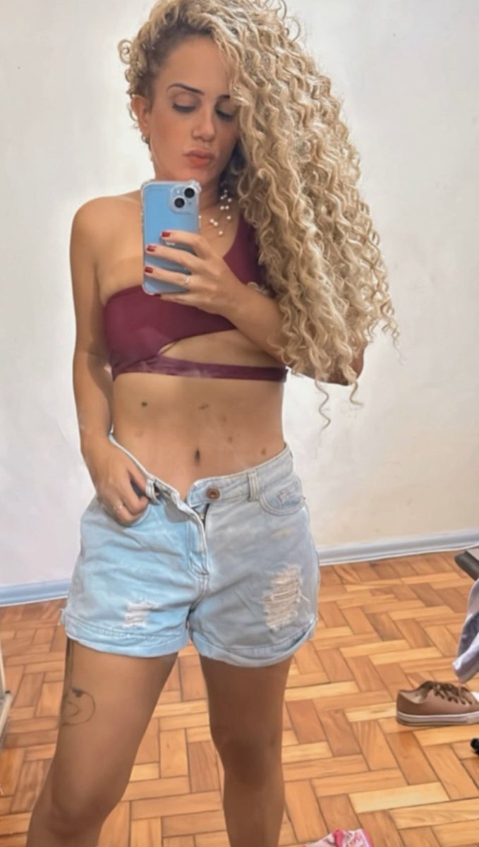 A Paula ❤️🖤🪭 tweet media
