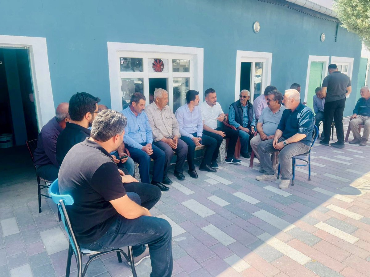 CihanbeyliKym's tweet photo. Kaymakamımız Fatih Uzun, Ak Parti İlçe Başkanı Ferhat Çivi, Ziraat Odası Başkanı Veysel Akbulut, İlçe Tarım Müdürü Ümit Ufacık ile birlikte ilçemiz Yapalı ve Günyüzü Mahallelerini ziyaret ederek, geçtiğimiz günlerde dolu yağışından olumsuz etkilenen tarım arazilerinde incelemelerde bulundu. 

Zarar gören tarlaları yerinde inceleyerek üreticilerden bilgi alan Kaymakamımız, çiftçilerimize geçmiş olsun dileklerini ileterek hasar tespit çalışmalarının ilgili kurumlarımız tarafından titizlikle yürütüldüğünü ifade etti.

Allah ilçemizi ve ülkemizi her türlü afetten korusun.