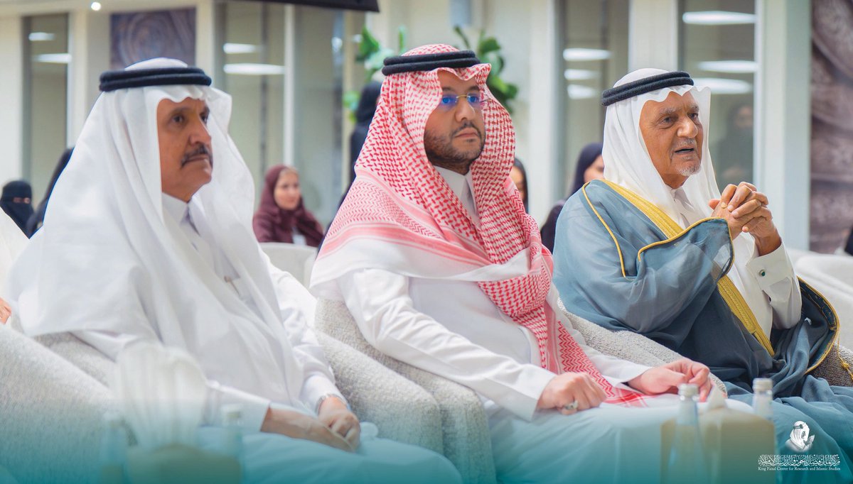 KFCRIS's tweet photo. بحضور صاحب السمو الملكي الأمير تركي الفيصل، رئيس مجلس إدارة #مركز_الملك_فيصل، وضمن برنامج الفيصل الثقافي، نظم المركز محاضرة «ذاكرة البحر الأحمر: توثيق التراث البحريّ بوصفه مكونًا من مكونات الذاكرة الثقافية الوطنية - أملج نموذجًا»، التي قدمها الباحث والمصور الفوتوغرافي سليم غيث الفايدي، واستعرضت أهمية توثيق الموروث البحري ودوره في حفظ الذاكرة الثقافية للمجتمعات الساحلية.