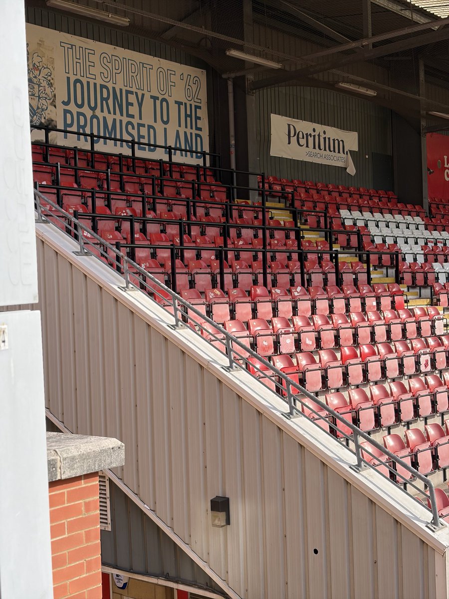 Gerry_E17's tweet photo. And the South Stand #lofc https://t.co/wFvXLnblxW