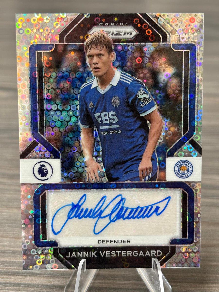 topbinscardsuk's tweet photo. Jannik Vestergaard Disco Prizm Autograph from 2022-23 Panini Prizm Premier League.
Leicester City Certified Panini Auto
A standout autograph for LCFC and Prizm collectors.
https://t.co/XPoUB1hr3C
#JannikVestergaard #LCFC #LeicesterCity #PaniniPrizm #AutographCard #SoccerCards https://t.co/kSrC1J3gk3