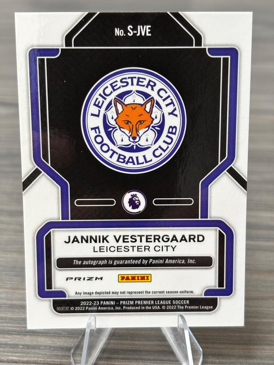 topbinscardsuk's tweet photo. Jannik Vestergaard Disco Prizm Autograph from 2022-23 Panini Prizm Premier League.
Leicester City Certified Panini Auto
A standout autograph for LCFC and Prizm collectors.
https://t.co/XPoUB1hr3C
#JannikVestergaard #LCFC #LeicesterCity #PaniniPrizm #AutographCard #SoccerCards https://t.co/kSrC1J3gk3