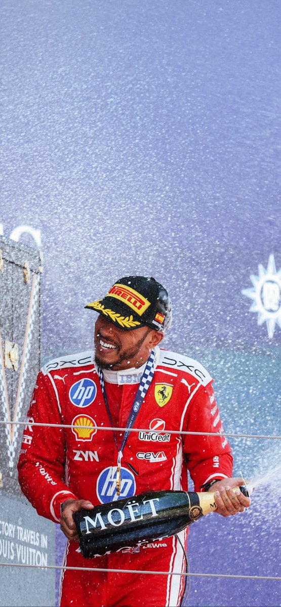 F1WallpaperHQ's tweet photo. 🍾😁 @LewisHamilton 

#BarcelonaGP 🇪🇸 https://t.co/Mpewxk5e3p