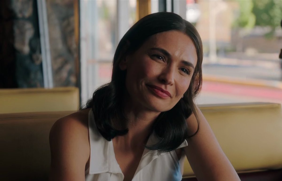 replacemyblue's tweet photo. they really found the most perfect person ever to play zosia…..whew https://t.co/5k809aaTr5