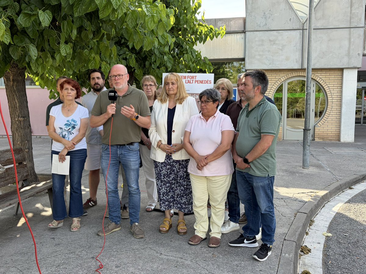ERC_AltPenedes's tweet photo. Gent d’Esquerra de tota la comarca s’ha unit per defensar la salut de l’Alt Penedès.

Hem reclamat millores en atenció primària, reforços de personal en els consultoris mèdics, acabar amb la recentralització de serveis, reducció de les llistes d’espera

Farem accions al Parlament https://t.co/li39zySd4C