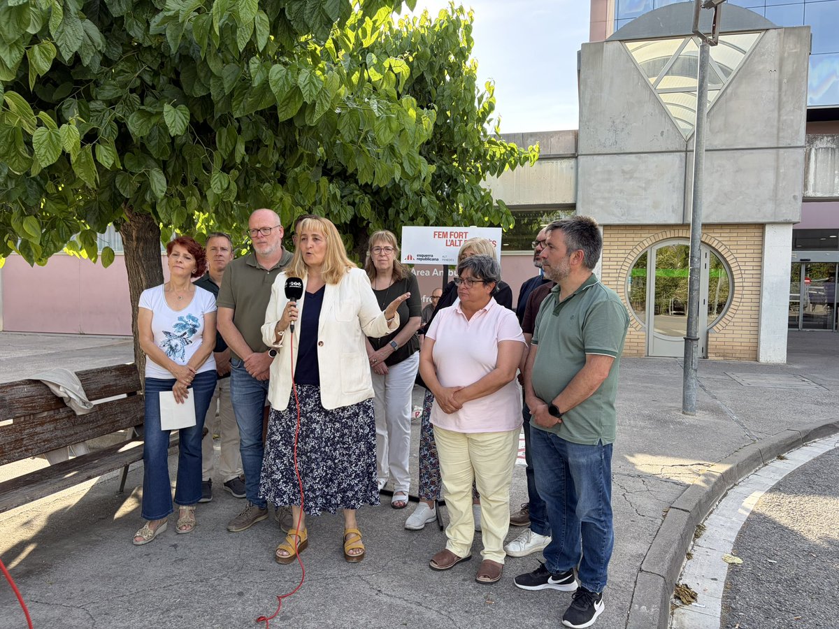 ERC_AltPenedes's tweet photo. Gent d’Esquerra de tota la comarca s’ha unit per defensar la salut de l’Alt Penedès.

Hem reclamat millores en atenció primària, reforços de personal en els consultoris mèdics, acabar amb la recentralització de serveis, reducció de les llistes d’espera

Farem accions al Parlament https://t.co/li39zySd4C