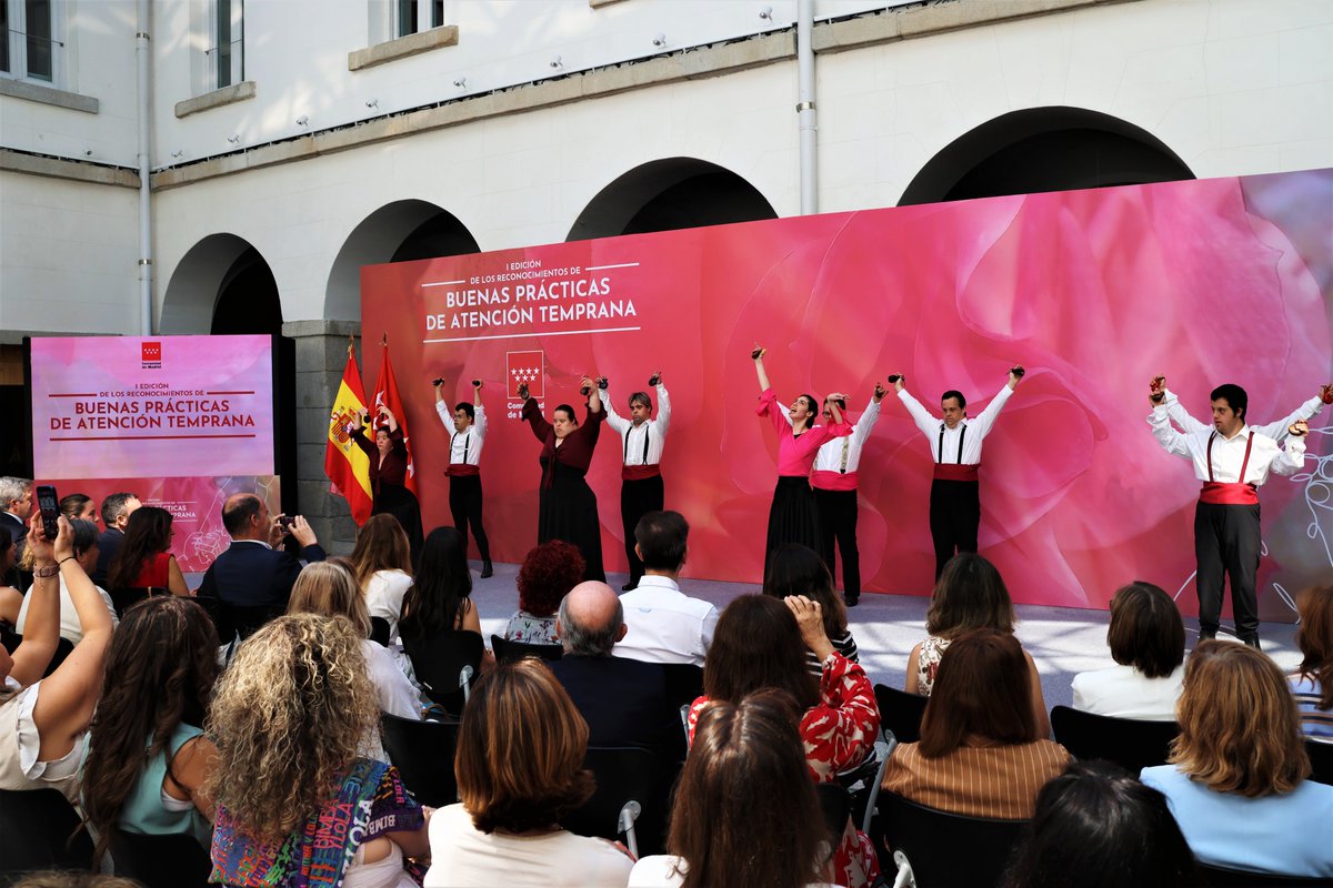 ComunidadMadrid's tweet photo. 🫂 La Comunidad de Madrid entrega sus primeros premios a profesionales y entidades comprometidos con la Atención Temprana infantil.

✅ La red regional está compuesta por 55 centros y desde el año 2021 las plazas se han incrementado un 98,4%.

+Info: https://t.co/0CpOmoGm3A https://t.co/UE3jwMER5D