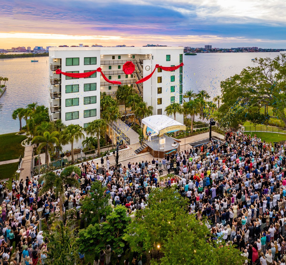 Scientology's tweet photo. The vibrant dedication of the Oceanview meets the needs of a growing number of parishioners arriving at the Church’s international spiritual headquarters for advanced Scientology services. https://t.co/C14dvsj5NB https://t.co/W9YauGgb43