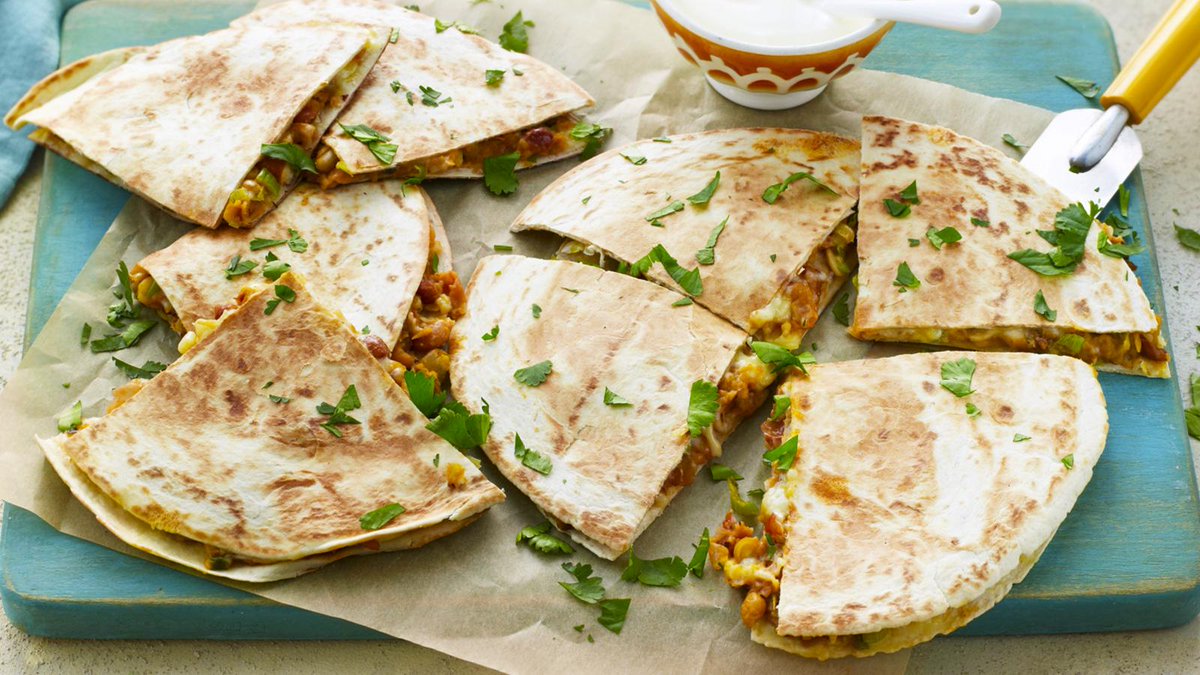 SWilkingHoran's tweet photo. #MeatlessMonday ~ Starting the week off right with a light & crispy veggie quesadilla. Filling & flavorful! 😋 #DinnerPlans #vegetarian #Mondayvibe #dinner #wellness #HealthyEats #wellbeing #healthyhabits
https://t.co/mevDhGhzHH https://t.co/8YsaiJQmiB