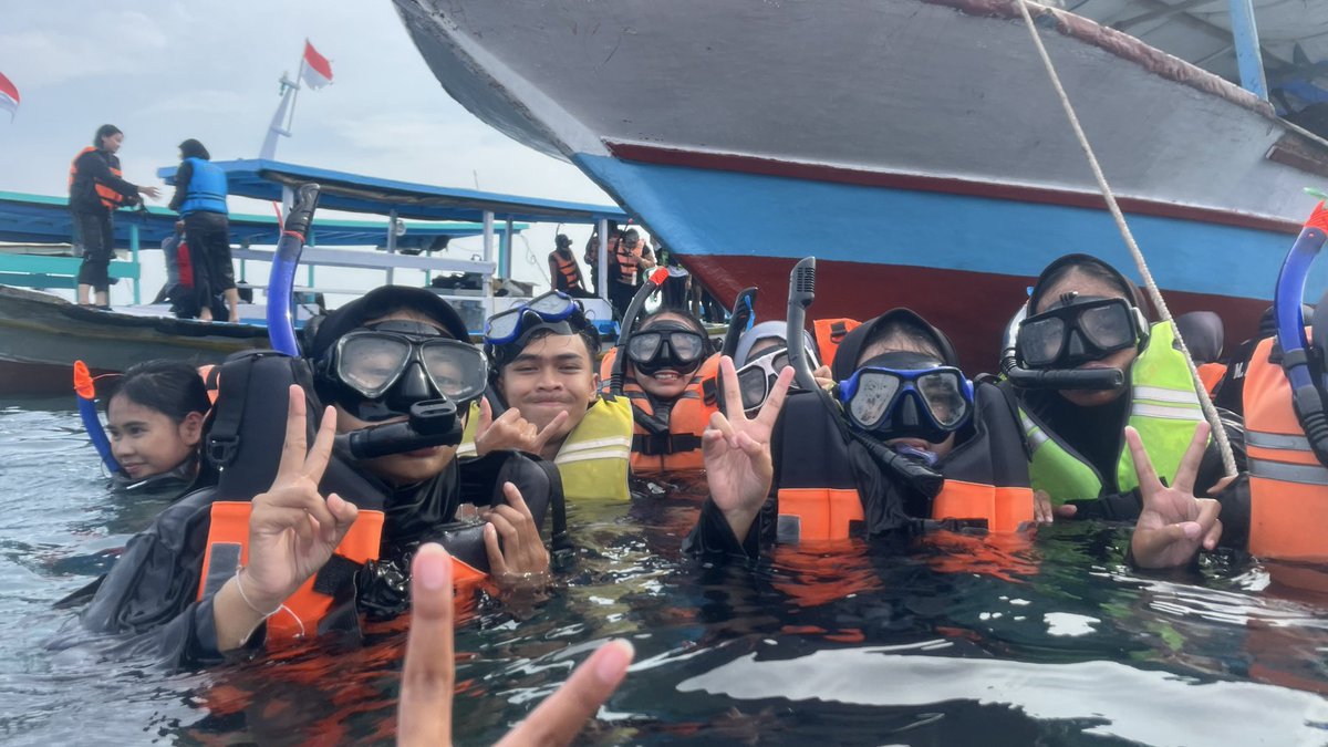 dinduythekid's tweet photo. serba serbi praktikum komsains ke pulau seribu https://t.co/KDNh2oj3Qb