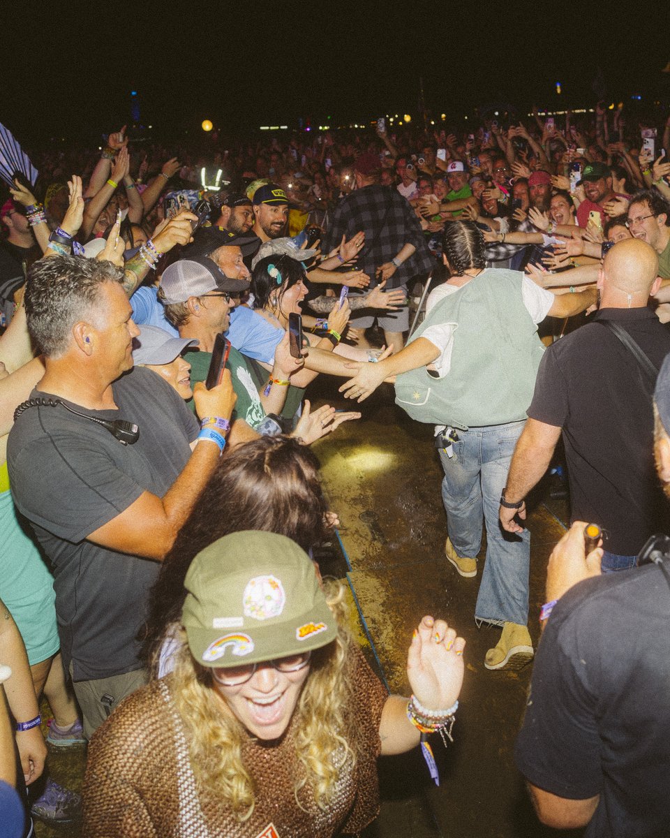KahanHQ's tweet photo. @Bonnaroo, you were amazing. Thanks for braving the weather to party with us! https://t.co/Jus3ynEhlz