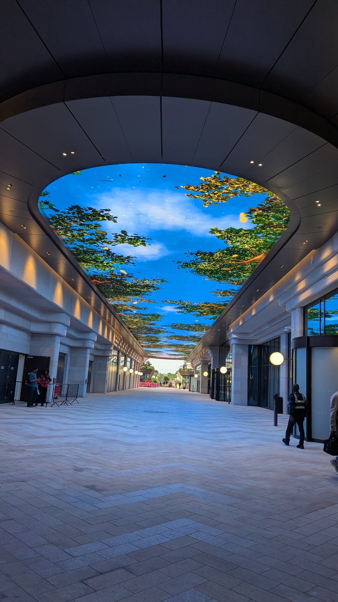 lutiflower's tweet photo. Excited to be at Olympia on it's opening night! https://t.co/h6aqkYu5Cr