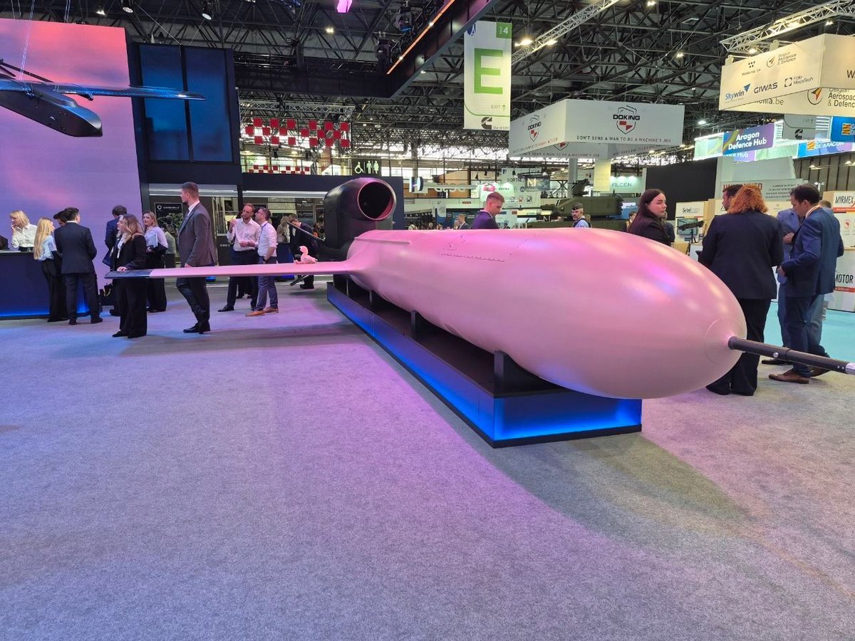 defensehere_en's tweet photo. 📌Developed by Ukrainian company FPRT – Fire Point Rocket Technologies, the FP-5 “Flamingo” is being showcased at #Eurosatory2026

📌The system offers a range of up to 3,000 km and a payload capacity of 1,150 kg, and is capable of engaging targets at fixed geographic coordinates. https://t.co/5cAQtGOzH1