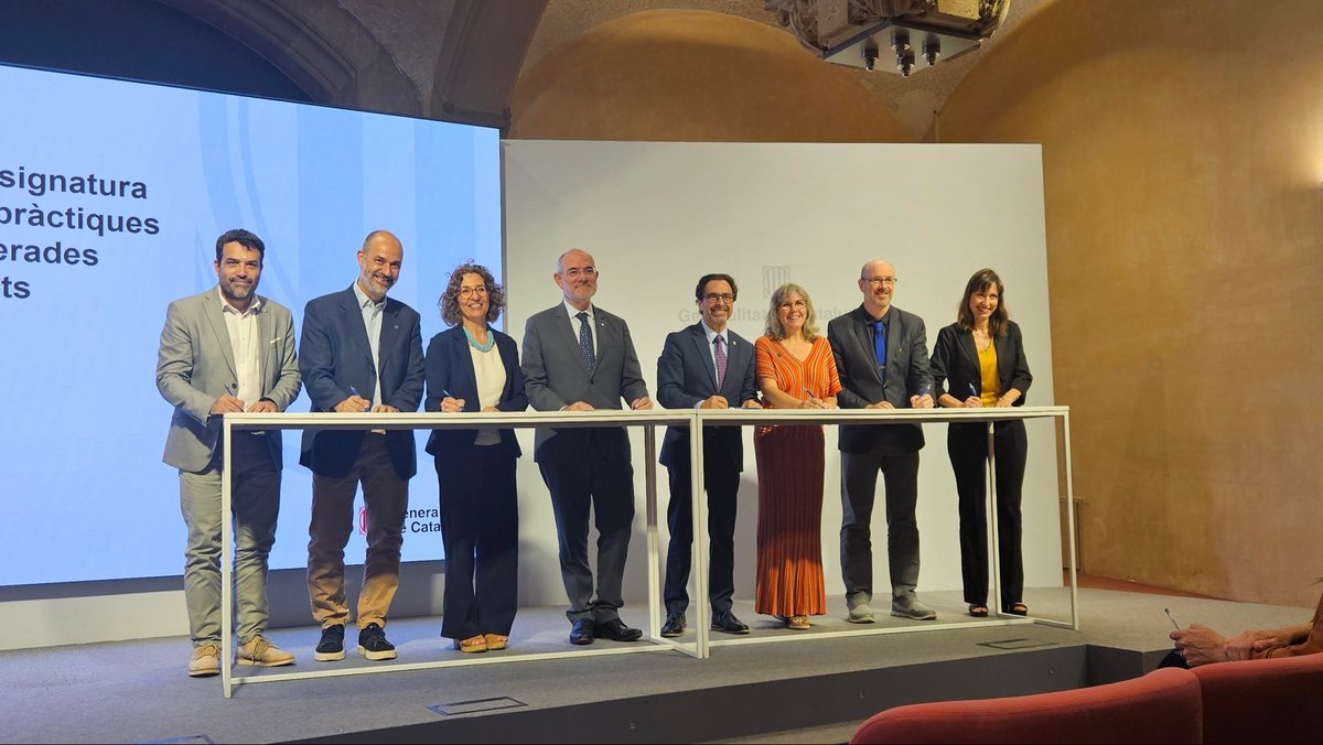 Quitus03's tweet photo. Tot un plaer assistir a l'acte de signatura del conveni de pràctiques amb la Generalitat de Catalunya.
Continuem treballant per una universitat pública i de qualitat! https://t.co/xt3JYZA95y
