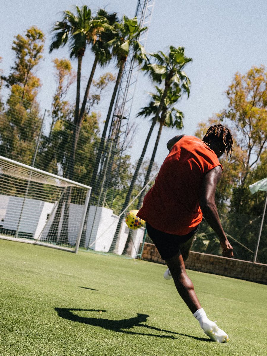 Blue_Footy's tweet photo. Jamie Gittens doing individual training ahead of next season. https://t.co/cFFgfMyqp9
