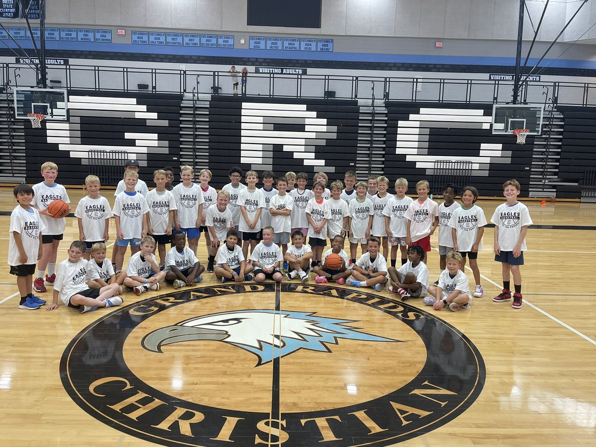 Coach_ET43's tweet photo. What a great week of youth Basketball π Camp GRCHS!
Every Drill Matters
Every Rep Counts
Every Day is an opportunity to get Better!
Love These Kids #TheProgram #InvestInTheFuture https://t.co/R9jAhMNyck