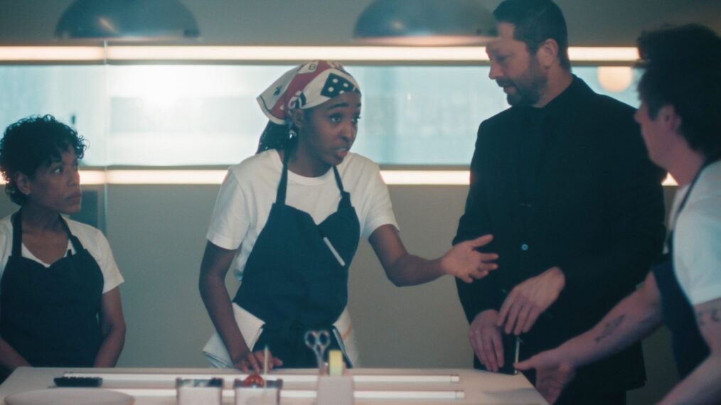 writtenbyayo's tweet photo. ayo edebiri and jeremy allen white as sydney and carmy in stills from the final season of ‘the bear’ 🐻 https://t.co/bAA1uP8aiH
