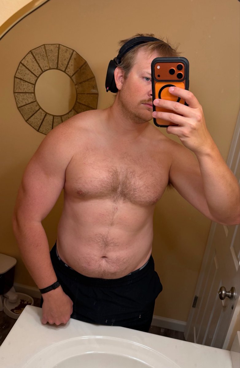 Tonalite_Tony's tweet photo. Body rebuild slowly happening (I was gaming at the time which is why I got my gamer headphones on) https://t.co/mNCJ33uGnY