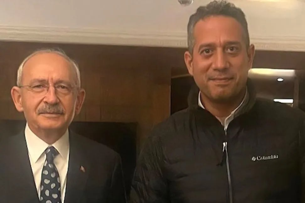 teyakkuzhaber's tweet photo. Levent Gültekin: 

“Kılıçdaroğlu'nu alkışlarla adaylığa gönderen Ali Mahir Başarır, ‘Kemal Bey'in kazanamayacağını biz de biliyorduk, projeymiş meğer’ diyor. Sen neredeydin o zaman?

Gözyaşı döküyordunuz, en çok alkışı siz yapıyordunuz.” https://t.co/aE8PSF7YE8