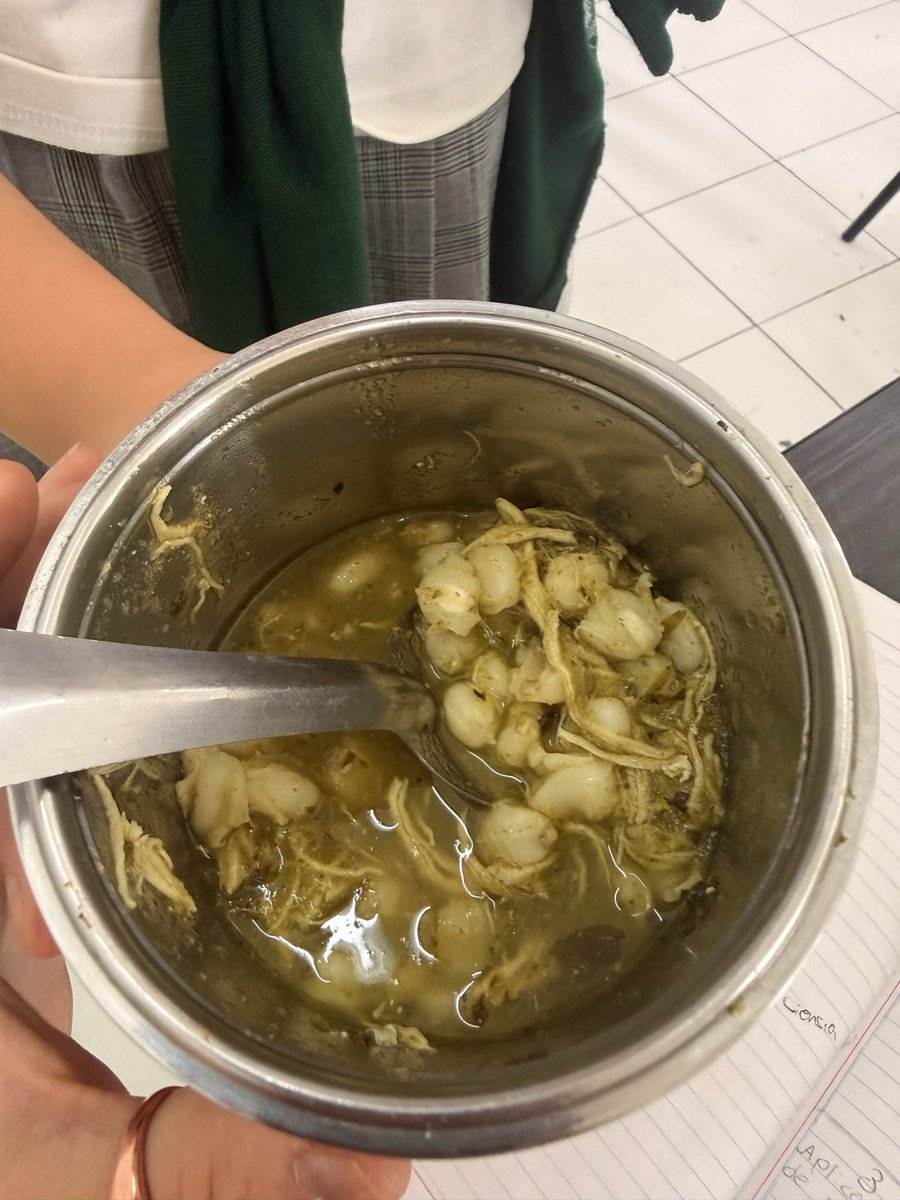 Mitzy_Mx's tweet photo. -Maestra le traje pozole , coma https://t.co/8kbON1C3YB