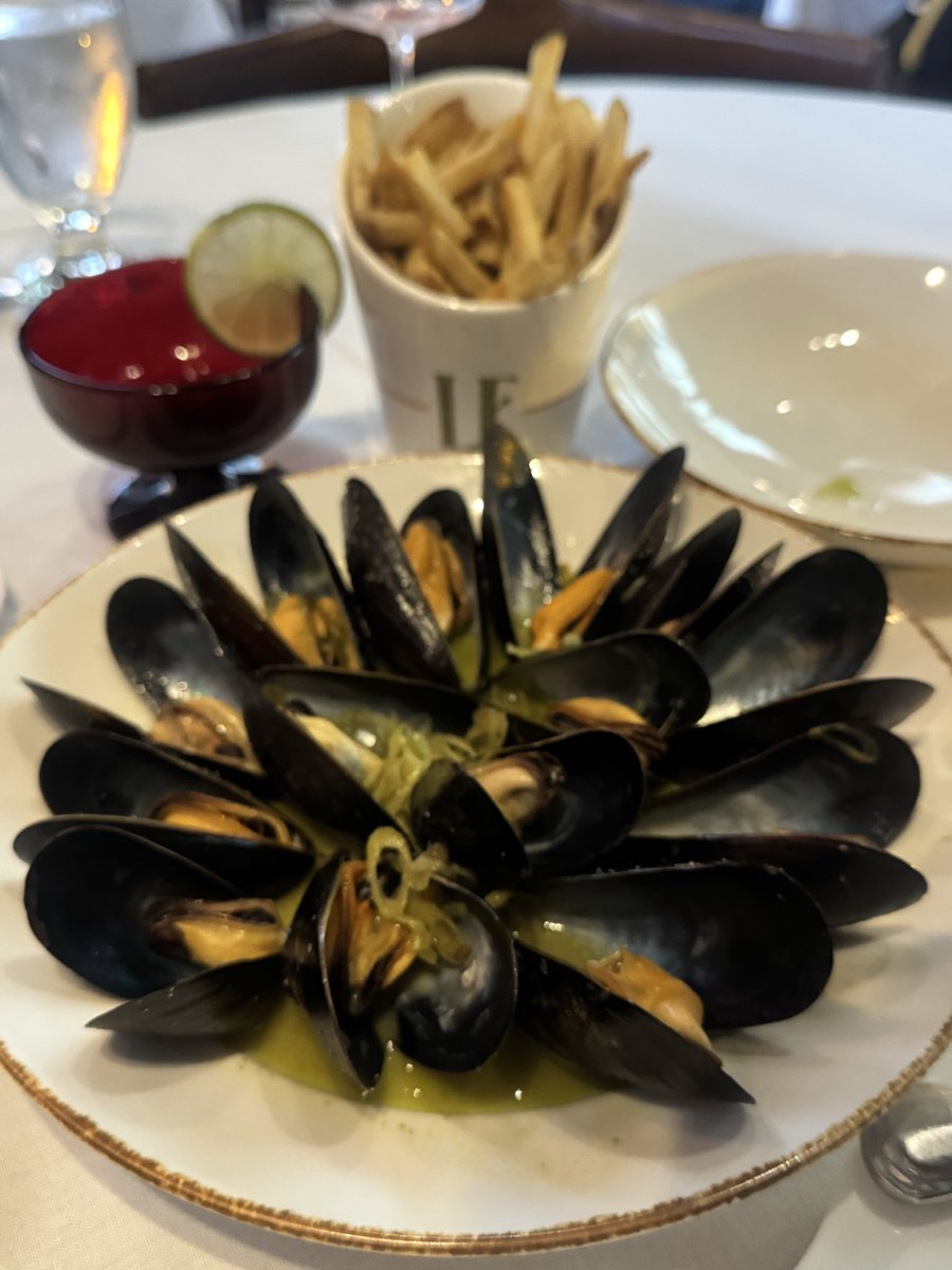 TaleahSings's tweet photo. Moules frites, duck breast in a red wine reduction, crispy duck w. a frisee salad, &amp; duck fat washed glazed carrots. SO good 😋 
#foodie https://t.co/P5ORrew1LI