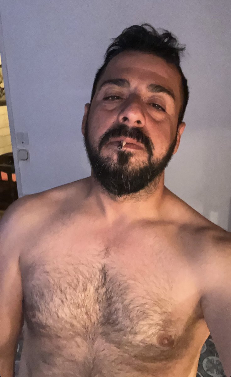 Byzer19's tweet photo. Spor sonrası, yemek önce sigaranın ortası 💯 https://t.co/yz1bTso6S3