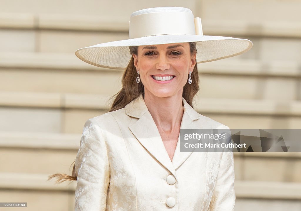 RobinLKing3rd's tweet photo. #PrincessOfWales #Fashion #style #Catherine #DuchessOfEdinburgh , Princess of Wales arrives at St George's Chapel to attend the annual Order of the Garter Service at Windsor Castle on June 15, 2026 in Windsor, England. What do you think of this Look ? https://t.co/5ljYejNyVn