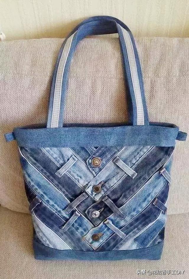 HeilingW's tweet photo. Turn old denim jeans into a cute crossbody bag in 10 mins! No sewing machine needed → Save this DIY hack!， https://t.co/H7lXdcs5PH