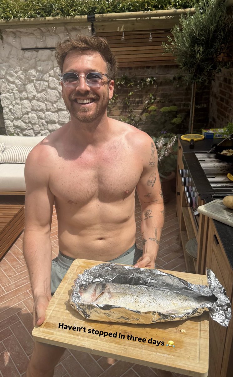 CelebWanker's tweet photo. Sam Thompson is the ultimate boyfriend material, isn't he? https://t.co/9j0JvYwa2s
