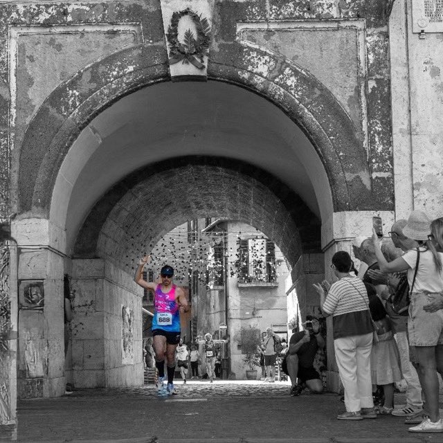 capcarlito's tweet photo. Sutri 5k. Mia prima gara sui 5000 e di sera. 19’34” su un percorso non facile. Credo posso chiudere qui la stagione. 2 maratone, 4 mezze, qualche 10k. Ora solo corse di piacere, si torna a settembre ad attaccare il pettorale.. #iocorroqui #runlovers https://t.co/8Ow6HTI8gu