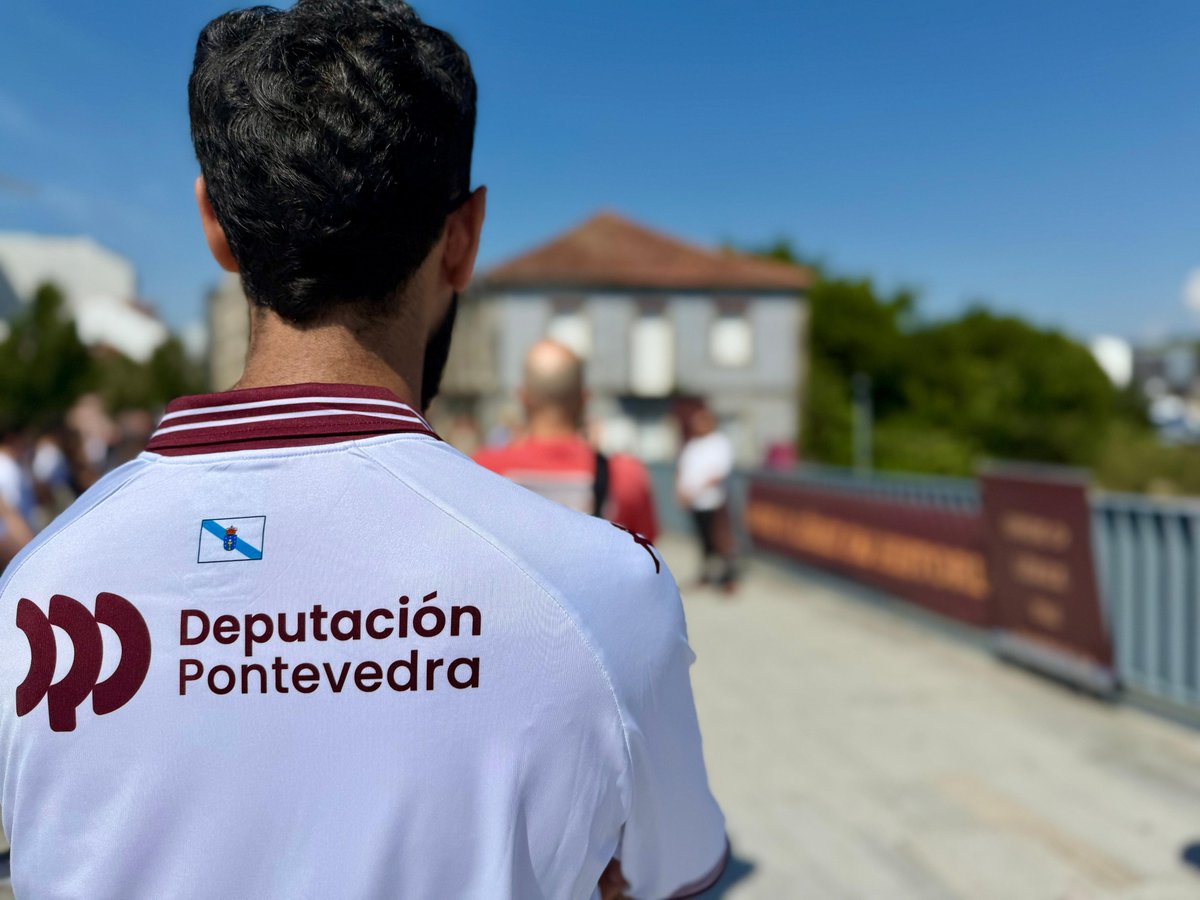 RafaDominguezPo's tweet photo. A unión e o orgullo que nos deixou a pasada tempada do @PontevedraCFSAD fan que xa pensemos na seguinte. Hoxe acompañamos ao club na presentación da campaña de abonados 26/27.

Desde a @depo_es seguiremos apoiándoos co convenio de 160.000€ anuais

#HaiQueRoelo ♥️ https://t.co/6gTgRk7t8H