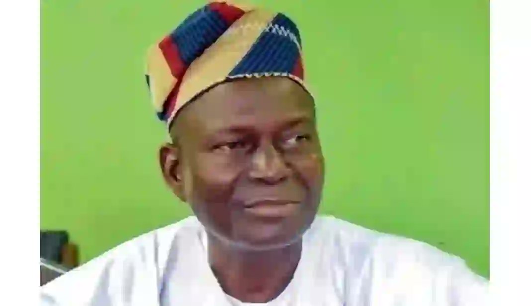 Yorubaness's tweet photo. The traditional ruler of the Olayinka community in Ifelodun Local Government Area of Kwara State, Oba Salman Olatunji Aweda, has sadly been confirmed dead while being held by bandits.

His d£ath is coming after his abductors reportedly received ₦21 million in cash, two new motorcycles, and a jerry can of petrol as conditions for his release.