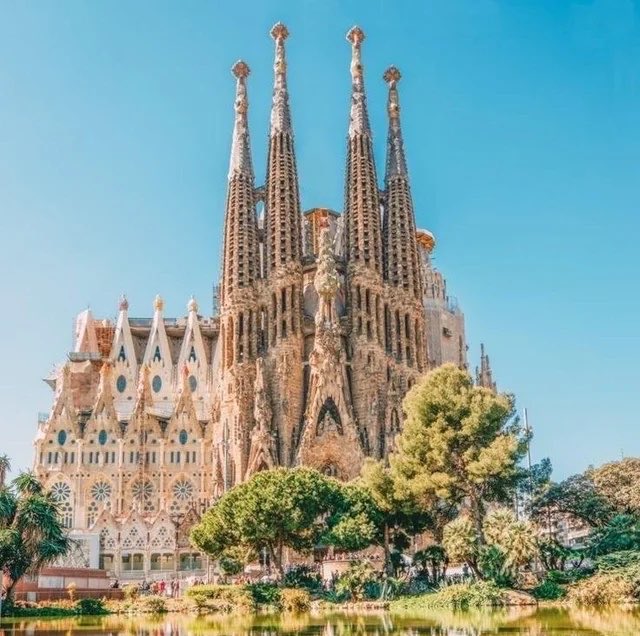 theralkia's tweet photo. They’ve destroyed architecture and made everything look bland and boring because they want to kill your spirit and it’s working https://t.co/HsfPL0F6Y2