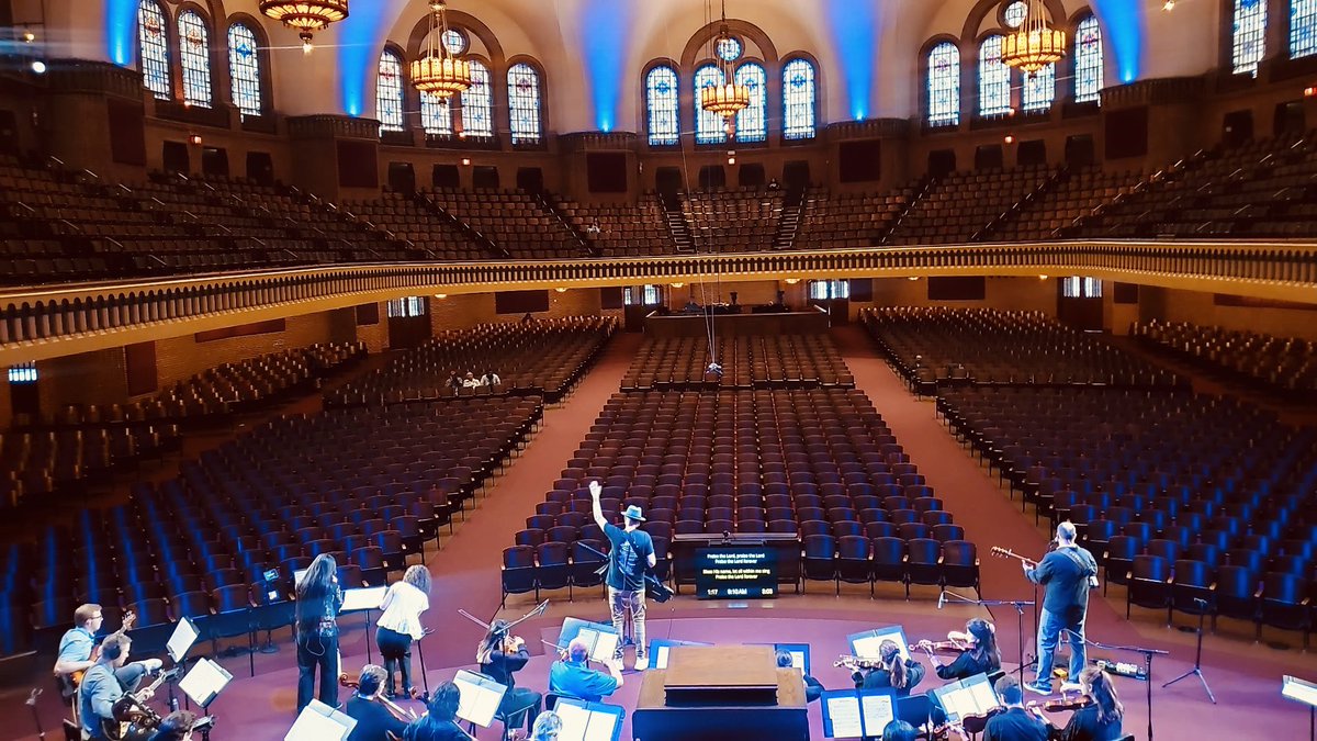 JasonDavidMusic's tweet photo. ➡️ Behind the scenes look at soundcheck 🎤🎶 we’ll post the full performance soon 🎻😃 https://t.co/QffK5U7nm7