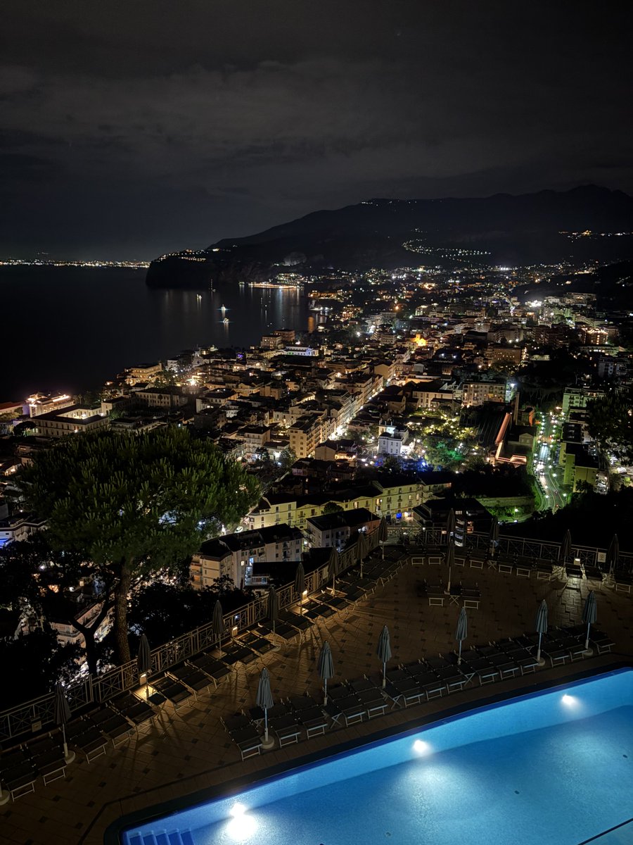 Danjblake68's tweet photo. Nice to be back in Sorrento 😎 https://t.co/dPDyFZn1L2