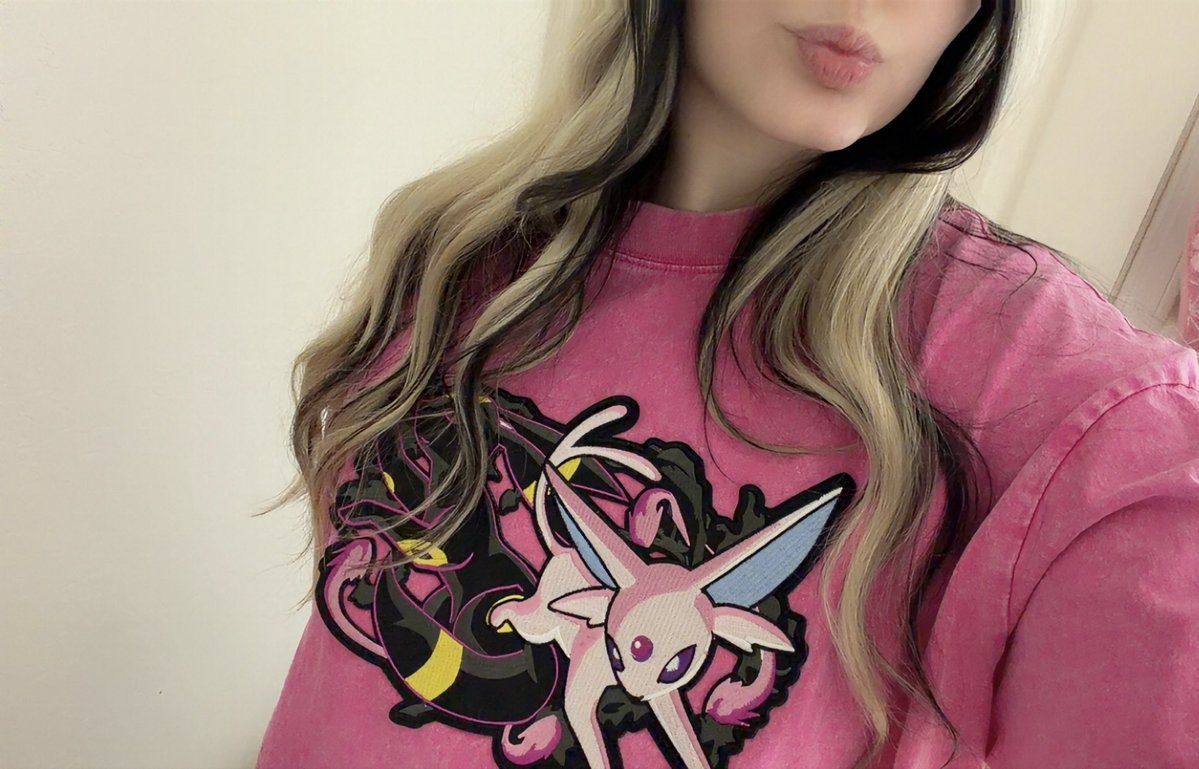 Hiedrea's tweet photo. cool shirt right https://t.co/TEkt338r1l