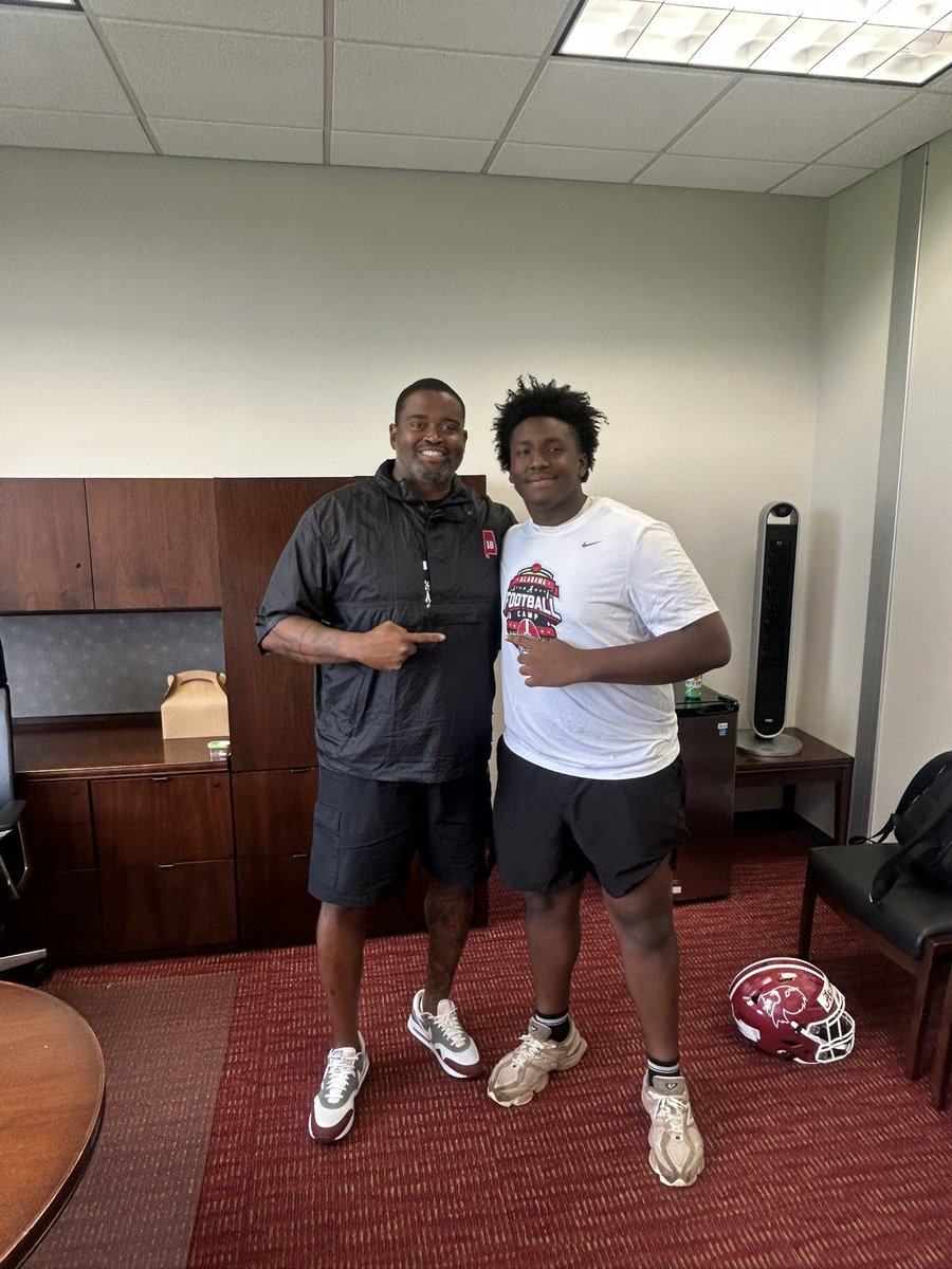 BigBray59's tweet photo. Beyond Blessed to receive a offer from The University of Alabama 
@Coach_Chapp151 @CoachOtt77 @bobbycarr11 @IAMKLEMM @CoachRod77 @cluciano74 @AlabamaFTBL @PrattvilleFB @CoachMarlonBush @OLCoachDerico @KalenDeBoer @247Sports @Madhousefit #LANK https://t.co/3zXyKllgdp
