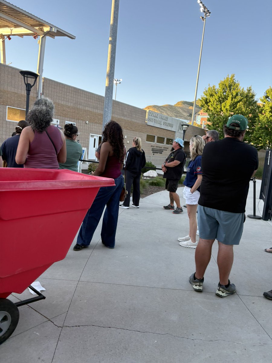 Kim_0042's tweet photo. @Triciaann0013 @theAUSLofficial @AUSL_Cascade Ah yes, was a rabid crowd I’m being told. Here is a photo one of the mother’s shared. Usually they’d let us wait by clubhouse and looks like they pushed off everyone. All the kids were getting Talons and some of the Cascade’s joined for postgame autographs. What threat is there? https://t.co/P4W0xFixql