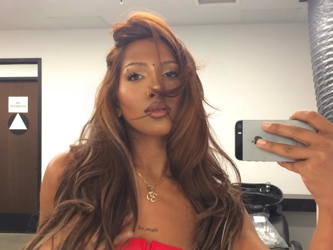mycatzeye's tweet photo. when the hair matches the skintone >> https://t.co/EQmukguEeA